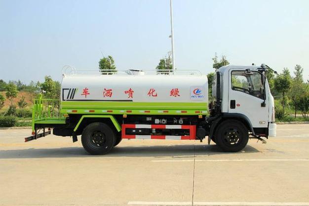 本地8吨10吨12顿洒水车生产工厂电话